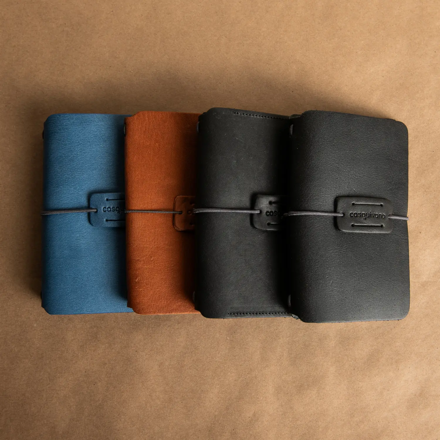 Portacuadernos de piel Casquivano tamaño de bolsillo, colores varios, vista cenital