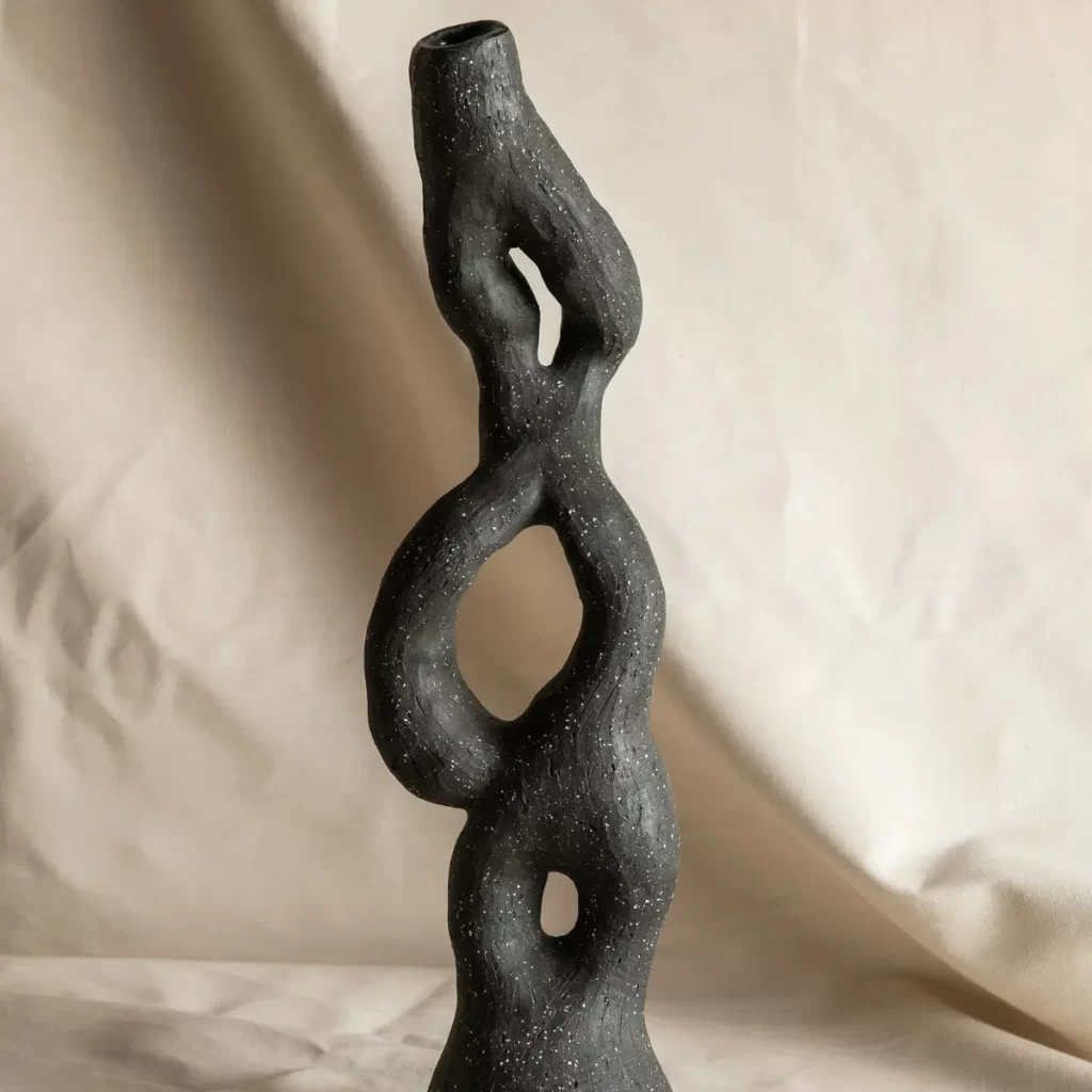 Escultura de cerámica contemporánea de Giselle Riestra en Musgo Objetos Cotidianos